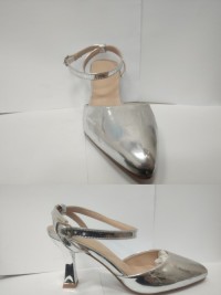 Pointed metallic heels